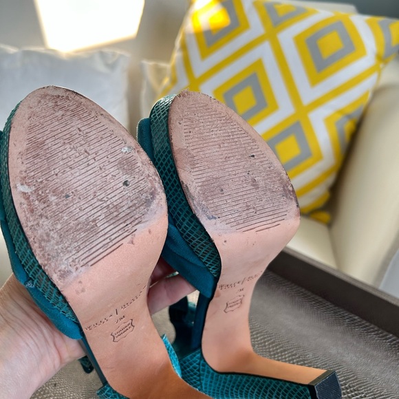 WHBM platform heels in aqua blue suede - Picture 6 of 10